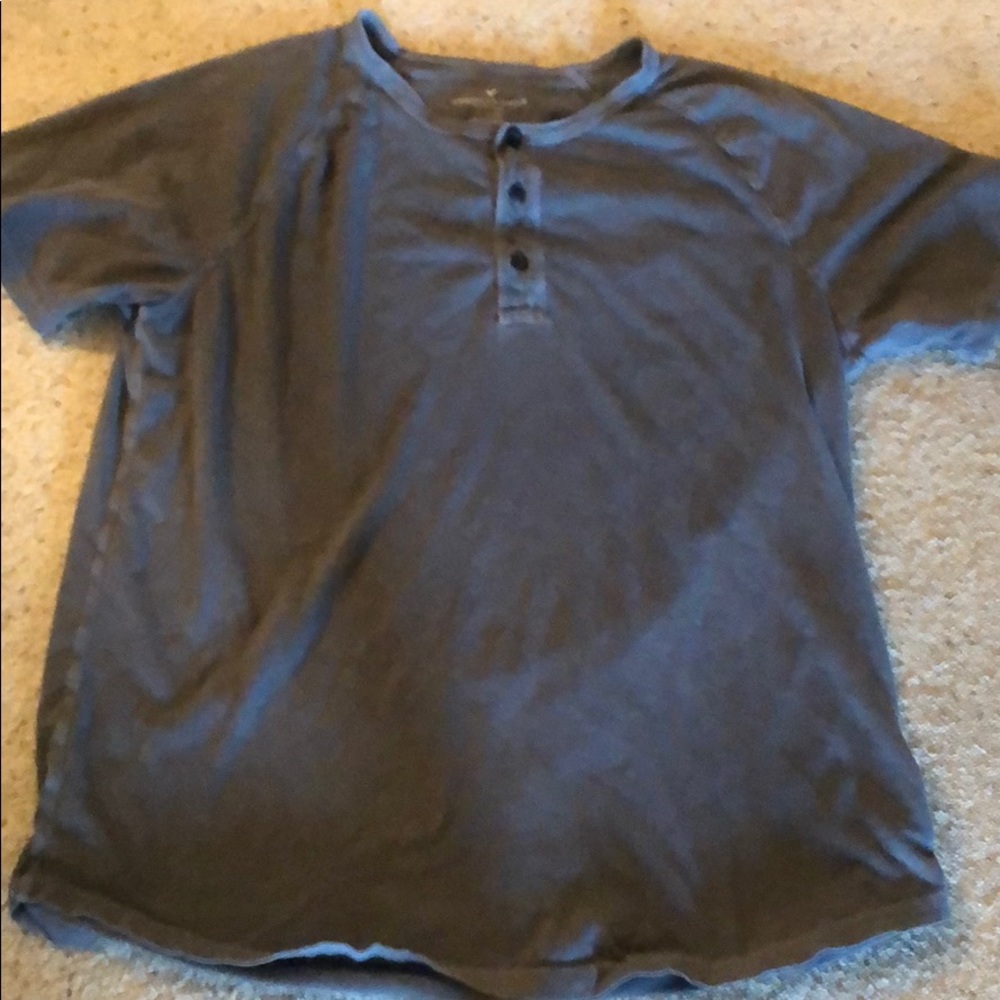 American Eagle 3 button t